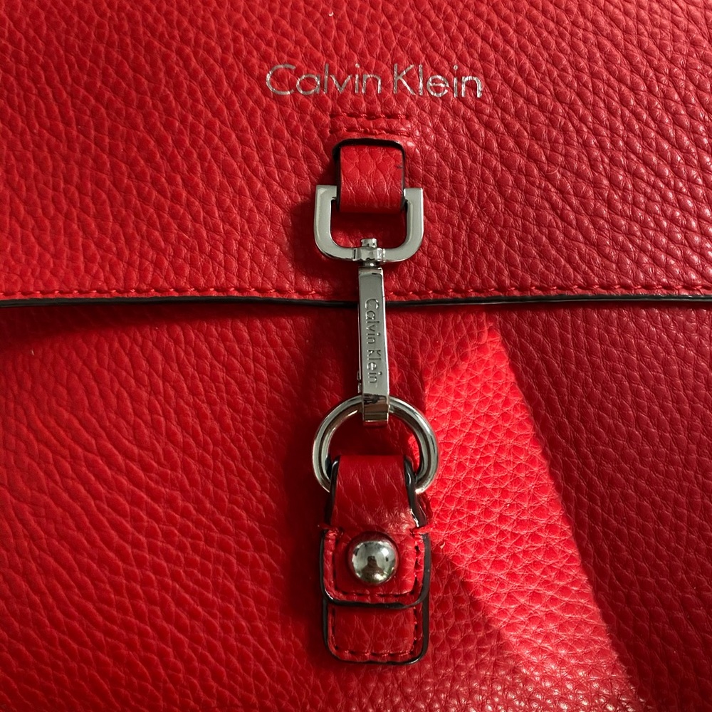 CALVIN KLEIN pebble red crossbody - Picture 2 of 5